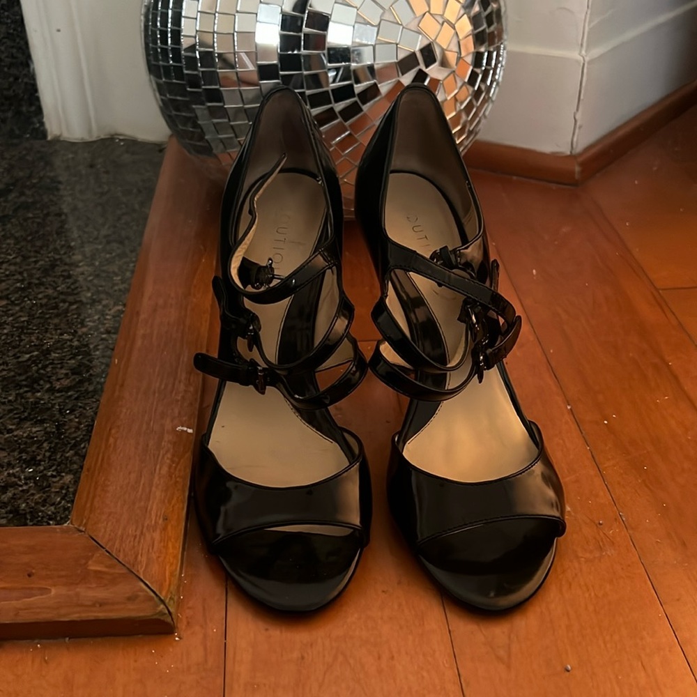 Leather sole Butique patent leather heels with buckles